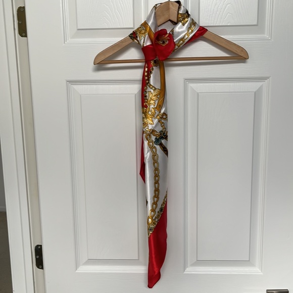 Back On 74 Scarf Square gold and red chain New Instant Upgrade - Picture 4 of 10